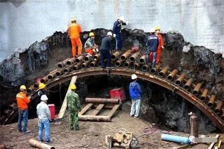 荆州隧道钢花管支护案例